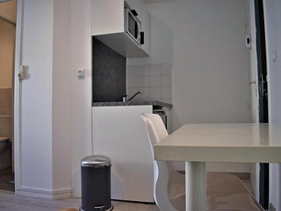 STUDIO A LOUER - ST ETIENNE - 13.74 m2 - 295 &euro; charges comprises par mois