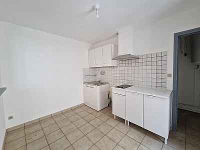 STUDIO A LOUER - ST ETIENNE - 24.2 m2 - 305 &euro; charges comprises par mois