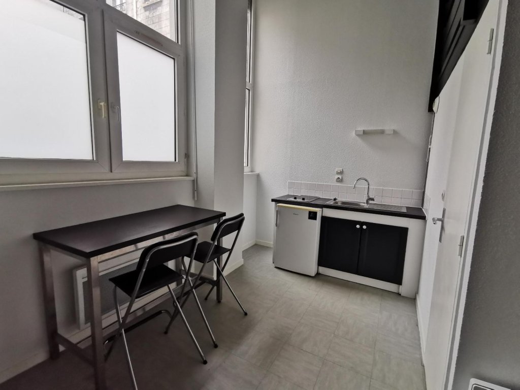 STUDIO A LOUER - ST ETIENNE - 27 m2 - 340 &euro; charges comprises par mois