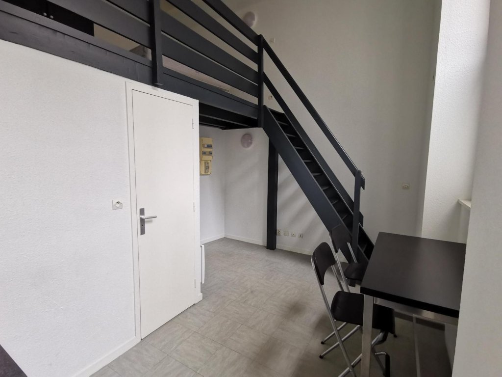 STUDIO A LOUER - ST ETIENNE - 27 m2 - 340 &euro; charges comprises par mois
