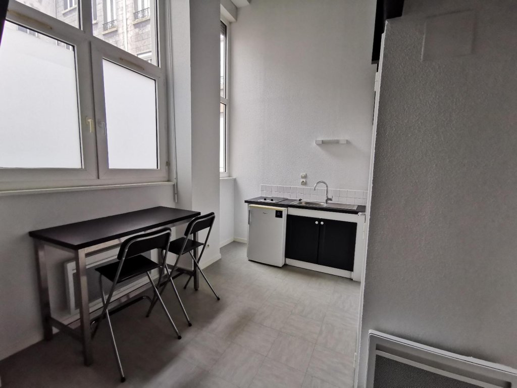 STUDIO A LOUER - ST ETIENNE - 27 m2 - 340 &euro; charges comprises par mois