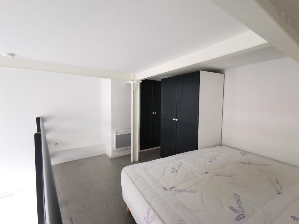 STUDIO A LOUER - ST ETIENNE - 27 m2 - 340 &euro; charges comprises par mois