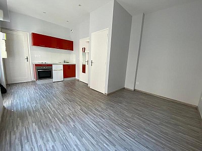 STUDIO A LOUER - ST ETIENNE - 18.9 m2 - 340 &euro; charges comprises par mois