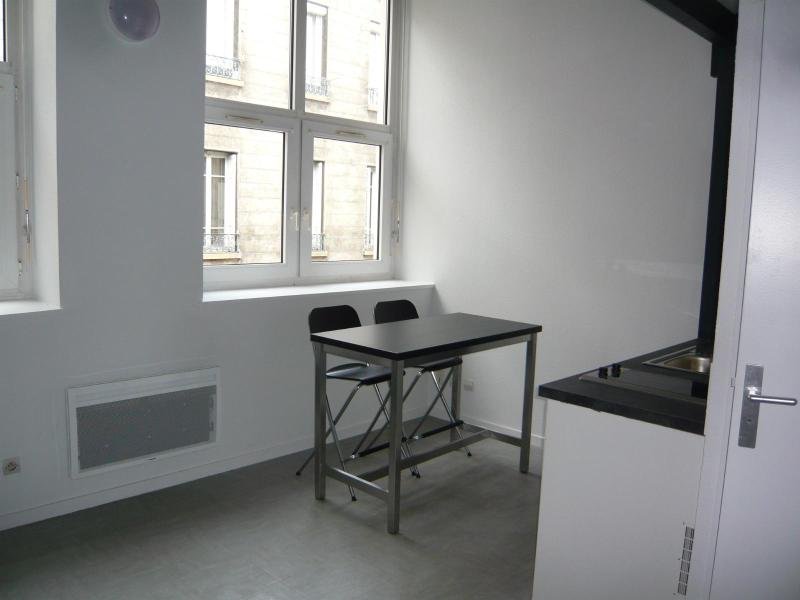 STUDIO A LOUER - ST ETIENNE - 23.83 m2 - 330 &euro; charges comprises par mois