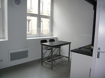 STUDIO A LOUER - ST ETIENNE - 23.83 m2 - 330 &euro; charges comprises par mois