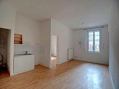 STUDIO A LOUER - ST ETIENNE - 35.55 m2 - 295 &euro; charges comprises par mois