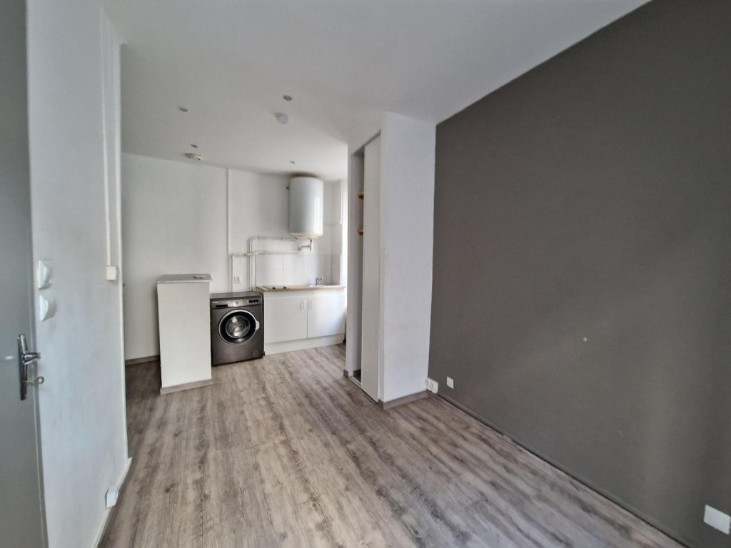 STUDIO A LOUER - ST ETIENNE - 21.66 m2 - 295 &euro; charges comprises par mois