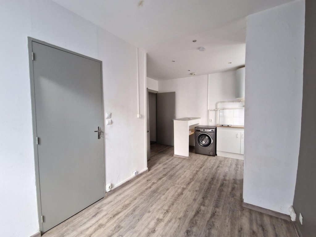 STUDIO A LOUER - ST ETIENNE - 21.66 m2 - 295 &euro; charges comprises par mois