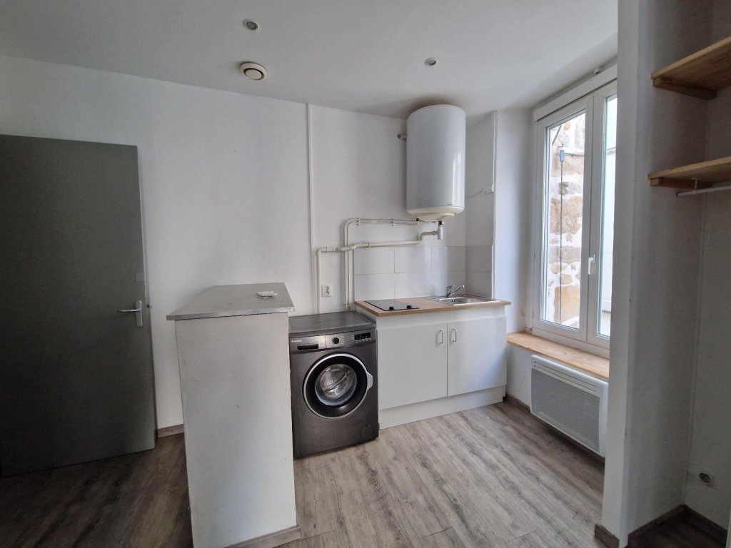 STUDIO A LOUER - ST ETIENNE - 21.66 m2 - 295 &euro; charges comprises par mois