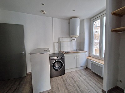 STUDIO A LOUER - ST ETIENNE - 21.66 m2 - 295 &euro; charges comprises par mois