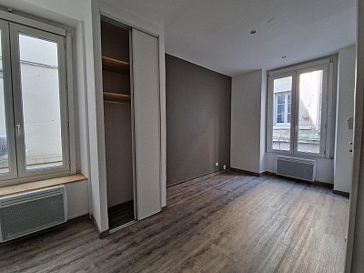 STUDIO A LOUER - ST ETIENNE - 21.66 m2 - 295 &euro; charges comprises par mois