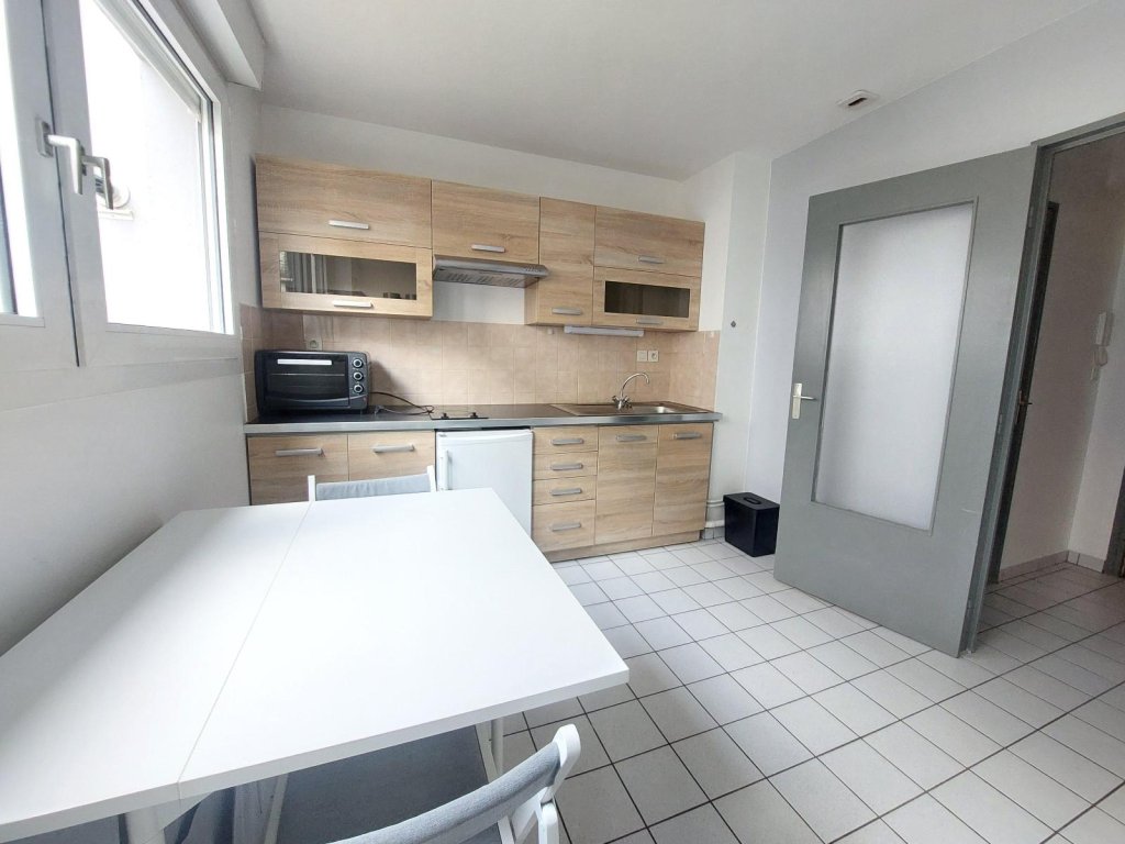 STUDIO A LOUER - ST ETIENNE - 23.87 m2 - 340 &euro; charges comprises par mois
