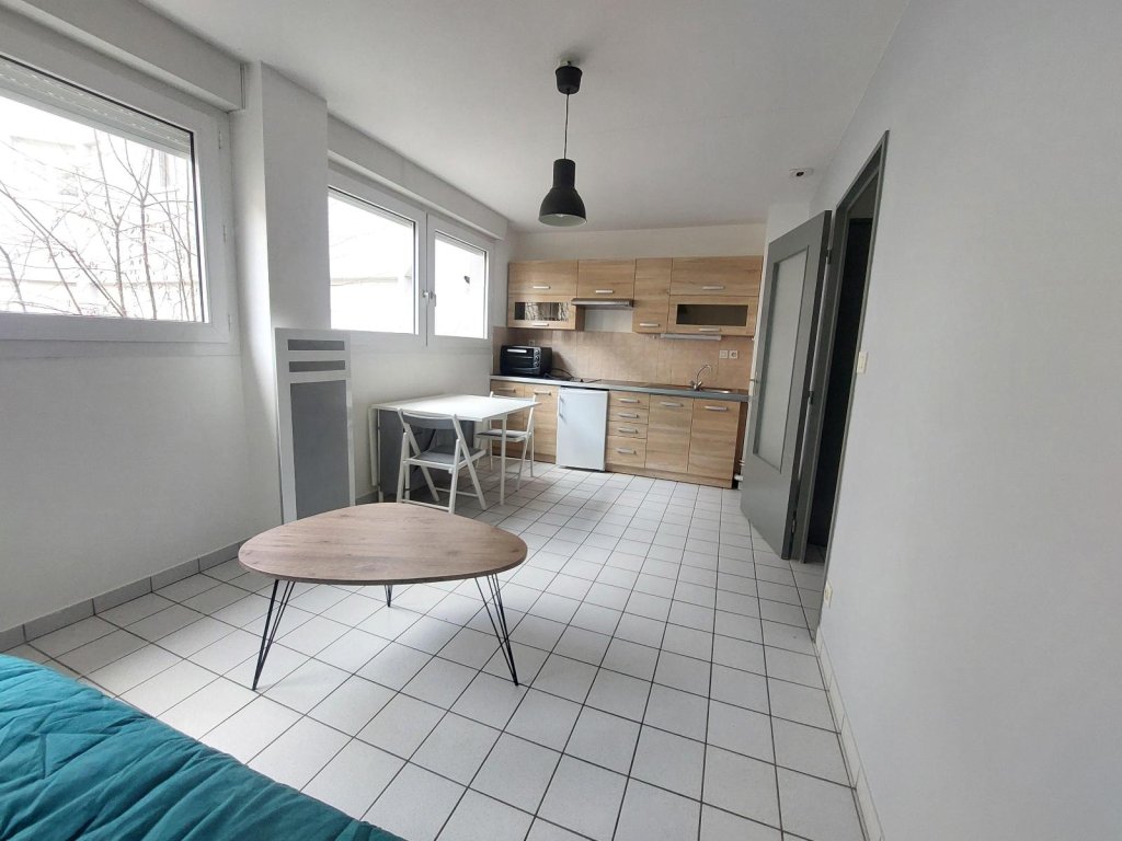 STUDIO A LOUER - ST ETIENNE - 23.87 m2 - 340 &euro; charges comprises par mois