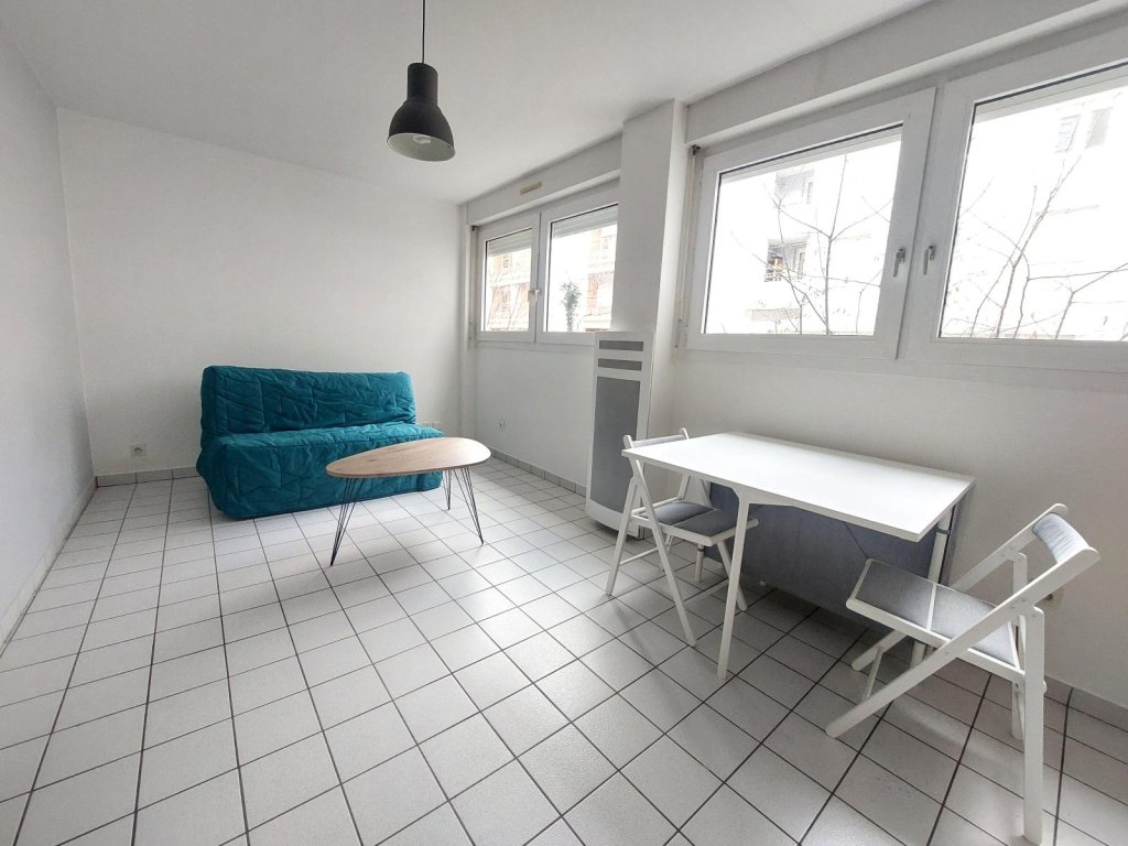 STUDIO A LOUER - ST ETIENNE - 23.87 m2 - 340 &euro; charges comprises par mois