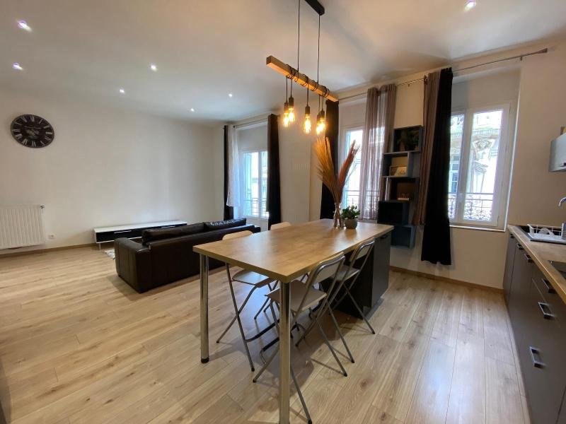 APPARTEMENT T2 A LOUER - ST ETIENNE - 68 m2 - 670 &euro; charges comprises par mois