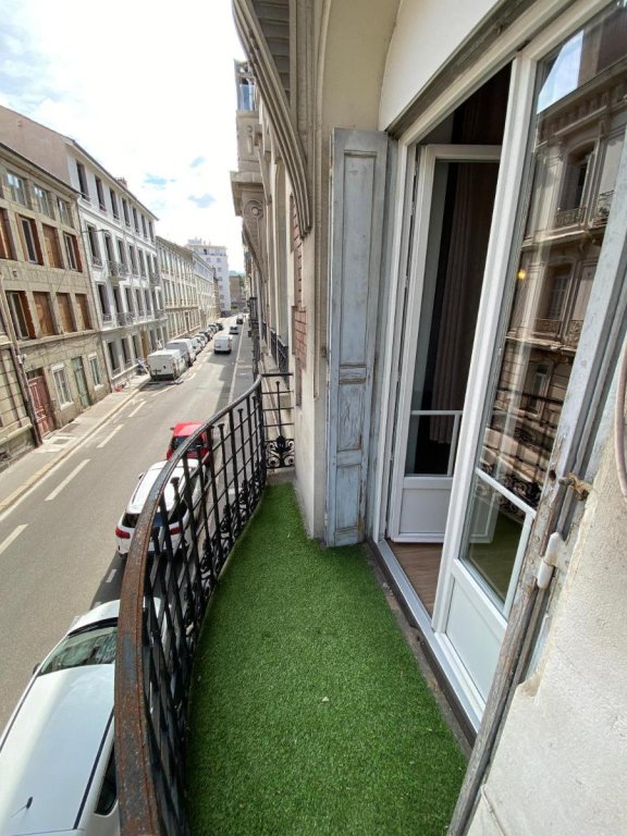 APPARTEMENT T2 A LOUER - ST ETIENNE - 68 m2 - 670 &euro; charges comprises par mois