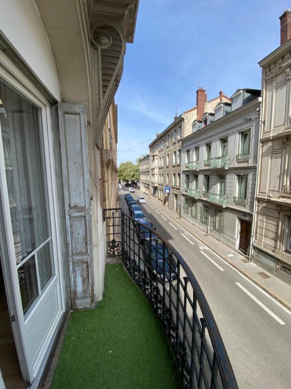APPARTEMENT T2 A LOUER - ST ETIENNE - 68 m2 - 670 &euro; charges comprises par mois