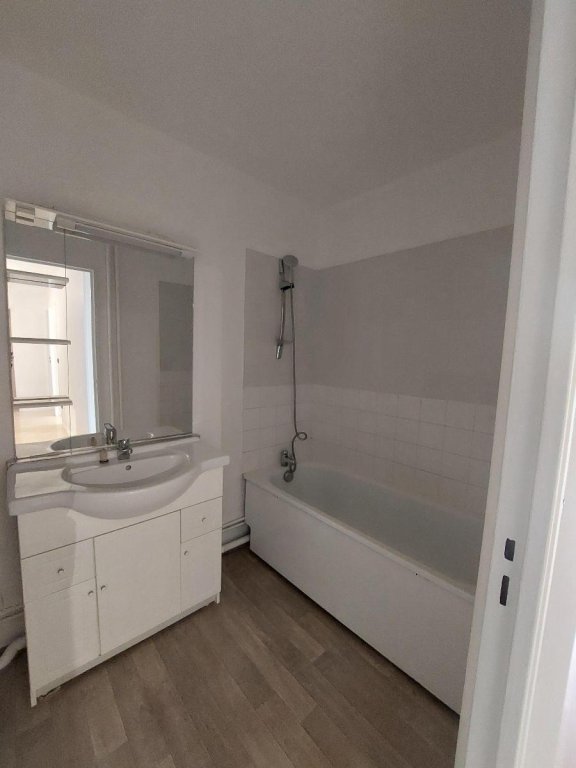APPARTEMENT T2 A LOUER - ST ETIENNE - 52.34 m2 - 570 &euro; charges comprises par mois