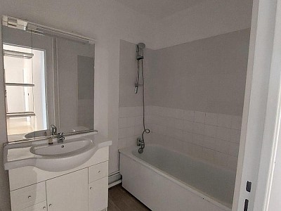 APPARTEMENT T2 A LOUER - ST ETIENNE - 52.34 m2 - 570 &euro; charges comprises par mois