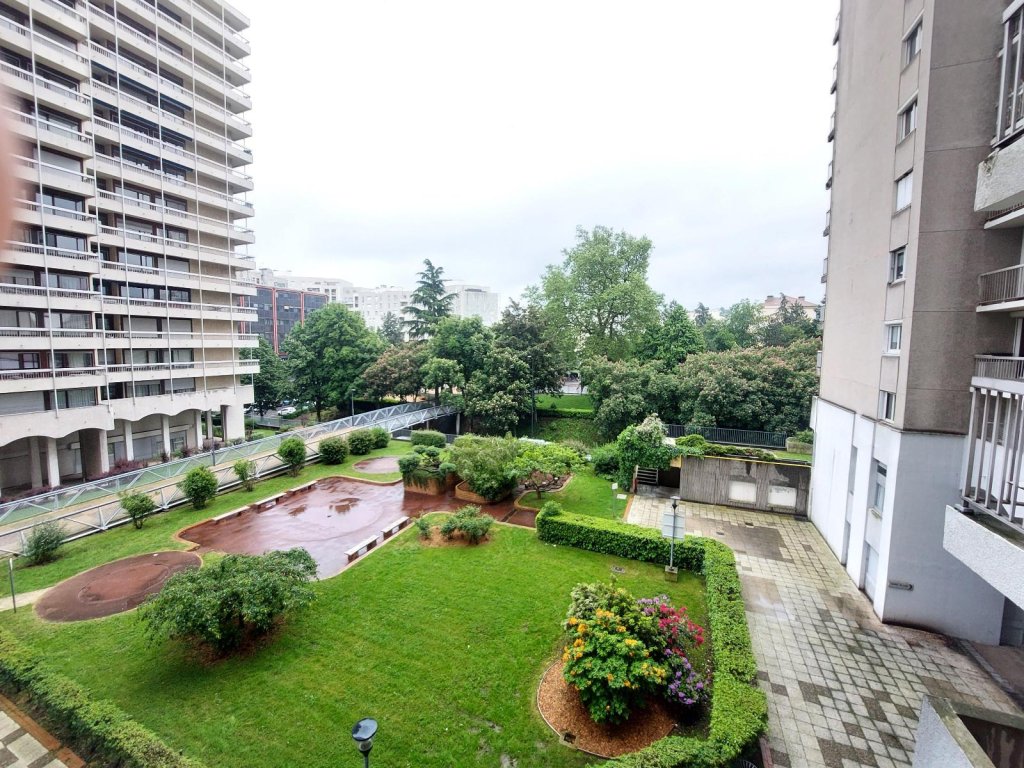 APPARTEMENT T2 A LOUER - ST ETIENNE - 52.34 m2 - 570 &euro; charges comprises par mois