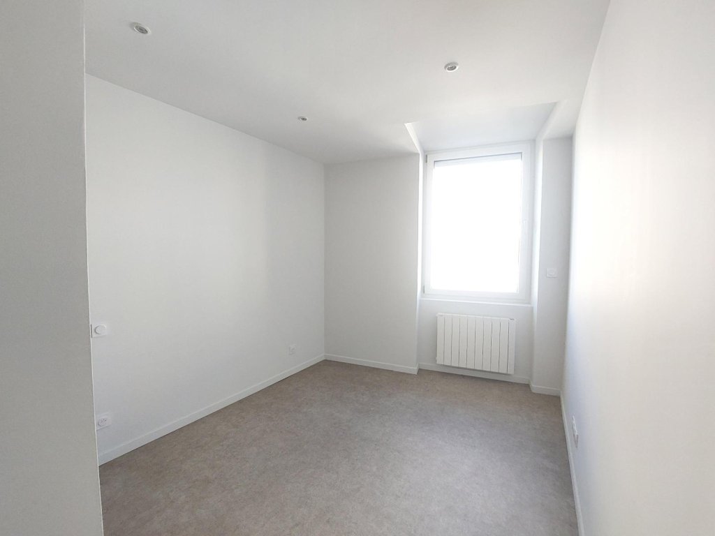 APPARTEMENT T2 A LOUER - ST ETIENNE - 34.21 m2 - 520 &euro; charges comprises par mois