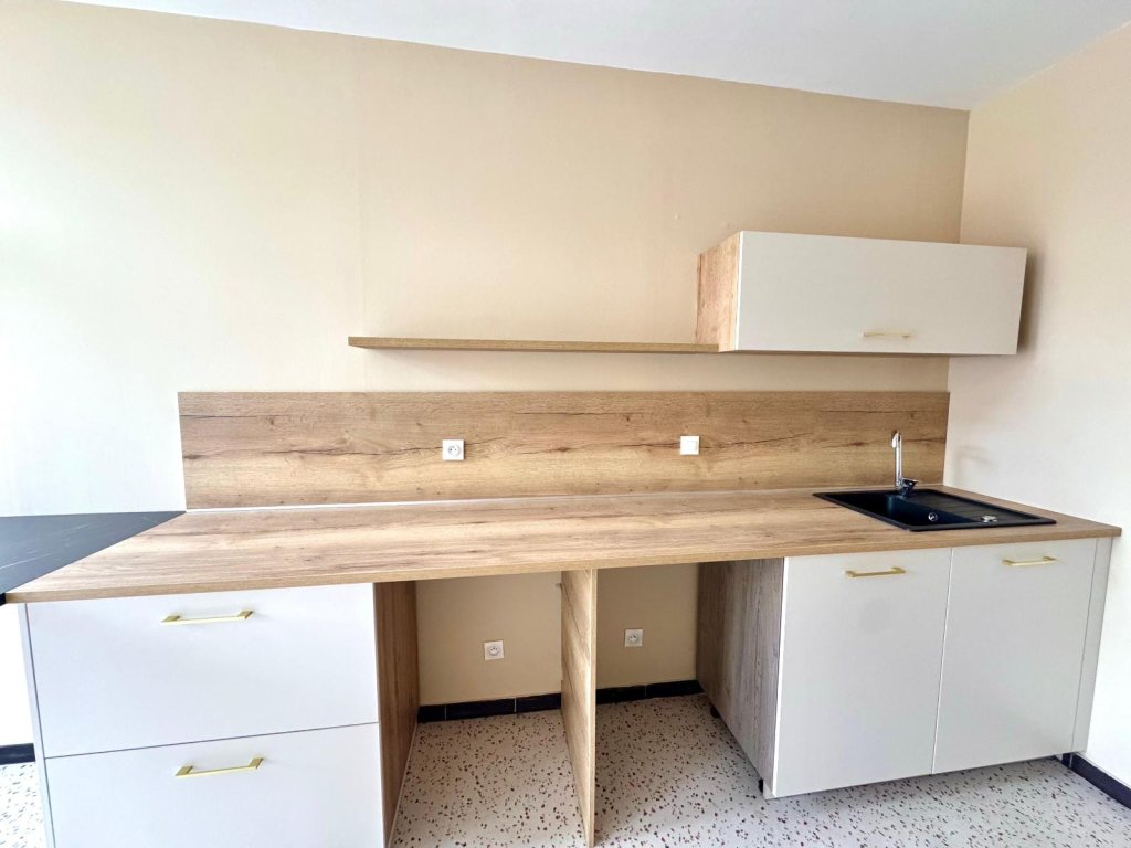 APPARTEMENT T2 A LOUER - ST ETIENNE - 47.74 m2 - 545 &euro; charges comprises par mois