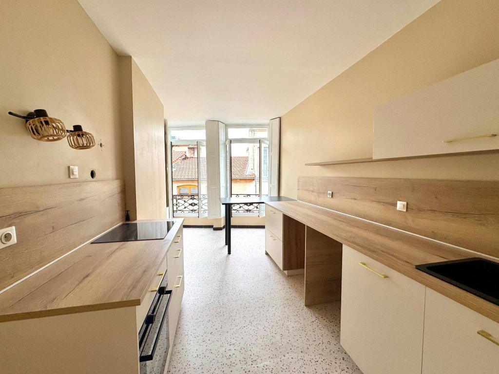 APPARTEMENT T2 A LOUER - ST ETIENNE - 47.74 m2 - 545 &euro; charges comprises par mois