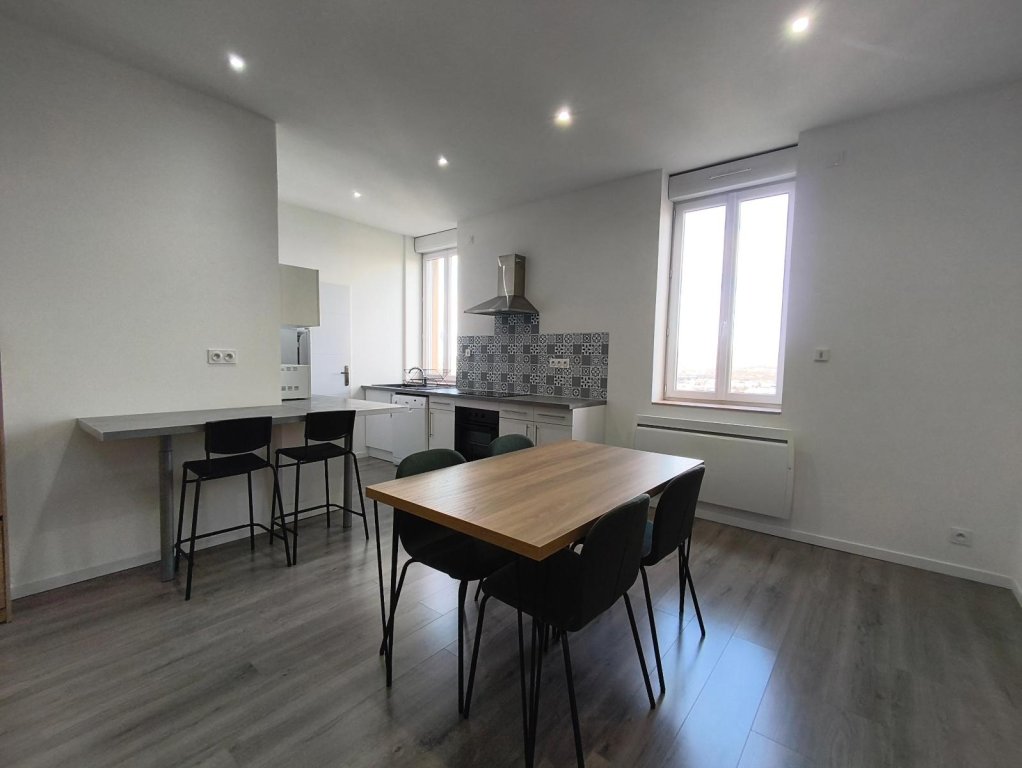 APPARTEMENT T2 A LOUER - ST ETIENNE - 53.93 m2 - 590 &euro; charges comprises par mois