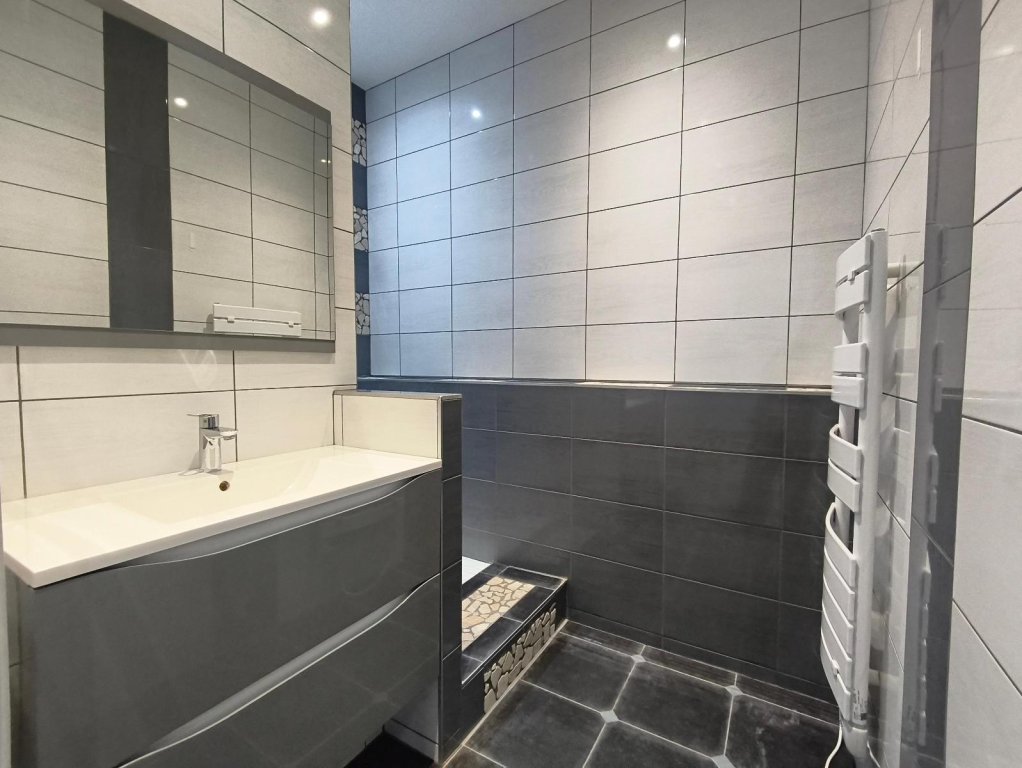 APPARTEMENT T2 A LOUER - ST ETIENNE - 53.93 m2 - 590 &euro; charges comprises par mois