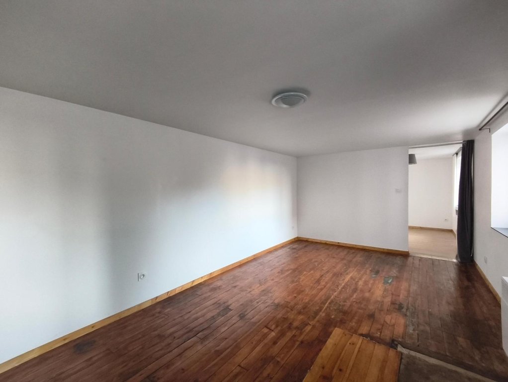APPARTEMENT T2 A LOUER - ST ETIENNE - 35.24 m2 - 350 &euro; charges comprises par mois