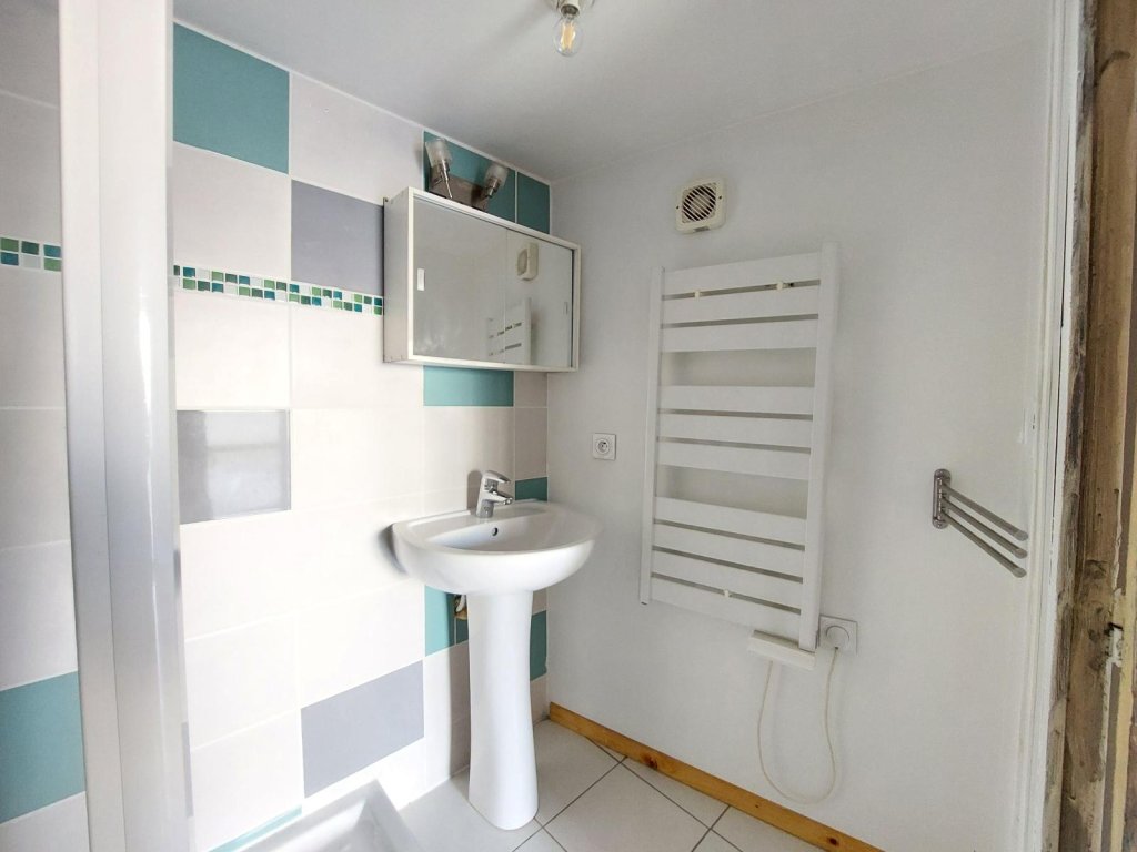 APPARTEMENT T2 A LOUER - ST ETIENNE - 35.24 m2 - 350 &euro; charges comprises par mois