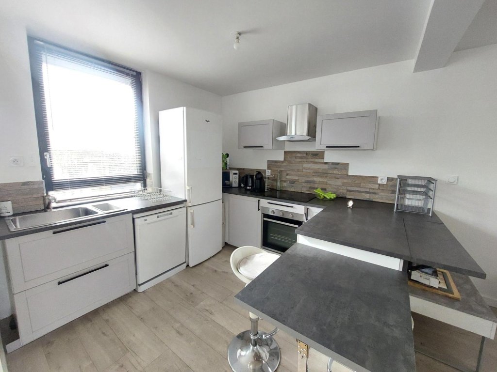 APPARTEMENT T2 A LOUER - ST ETIENNE - 61.02 m2 - 640 &euro; charges comprises par mois