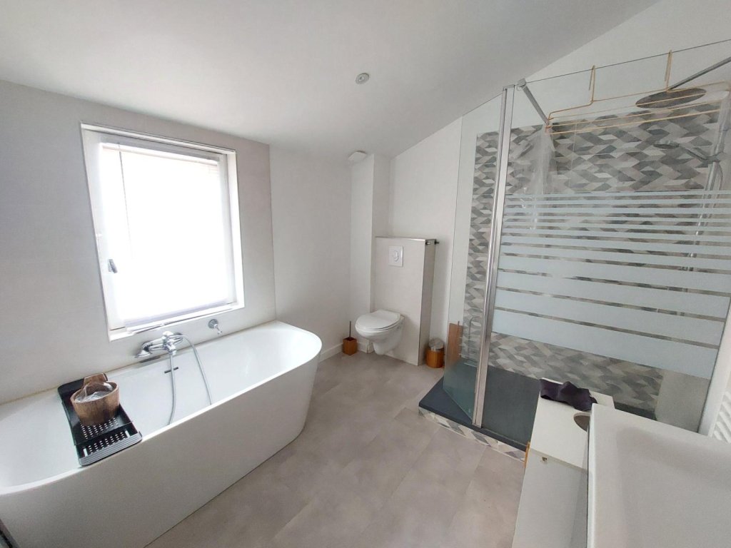 APPARTEMENT T2 A LOUER - ST ETIENNE - 61.02 m2 - 640 &euro; charges comprises par mois