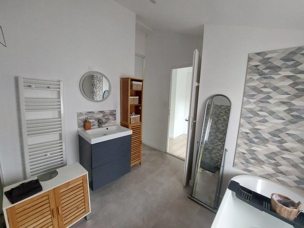 APPARTEMENT T2 A LOUER - ST ETIENNE - 61.02 m2 - 640 &euro; charges comprises par mois