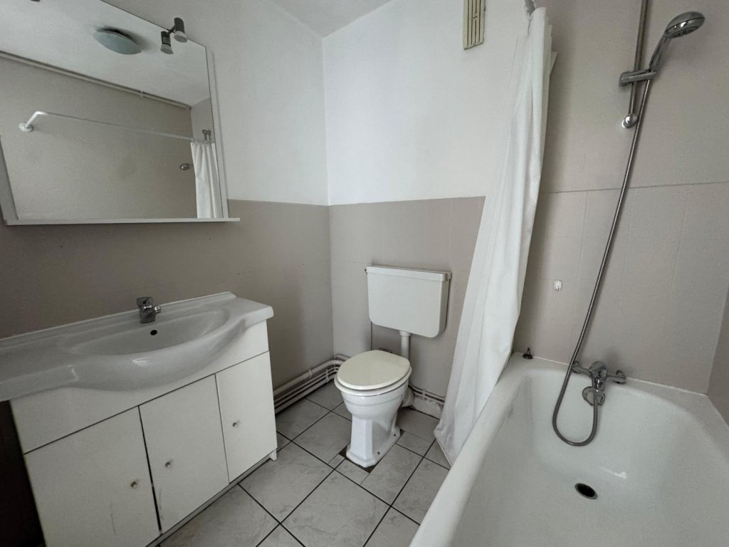 APPARTEMENT T2 A LOUER - ST ETIENNE - 39.17 m2 - 420 &euro; charges comprises par mois