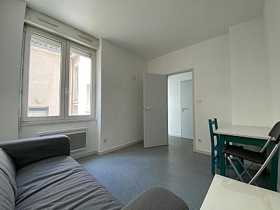 APPARTEMENT T2 A LOUER - ST ETIENNE - 31 m2 - 415 &euro; charges comprises par mois