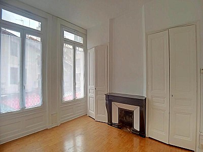 APPARTEMENT T2 A LOUER - ST ETIENNE - 37.1 m2 - 395 &euro; charges comprises par mois
