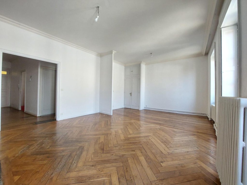 APPARTEMENT T2 A LOUER - ST ETIENNE - 65.72 m2 - 615 &euro; charges comprises par mois