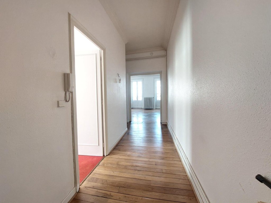 APPARTEMENT T2 A LOUER - ST ETIENNE - 65.72 m2 - 615 &euro; charges comprises par mois