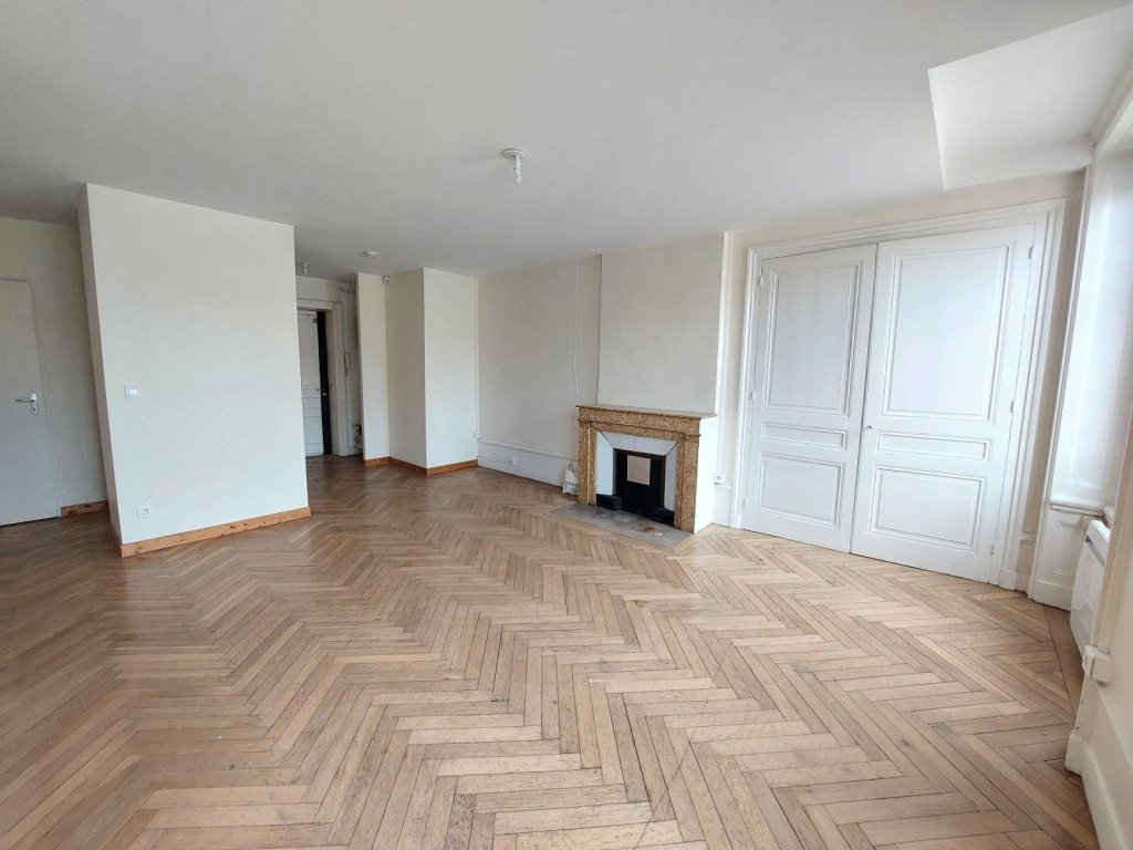 APPARTEMENT T2 A LOUER - ST ETIENNE - 65 m2 - 560 &euro; charges comprises par mois