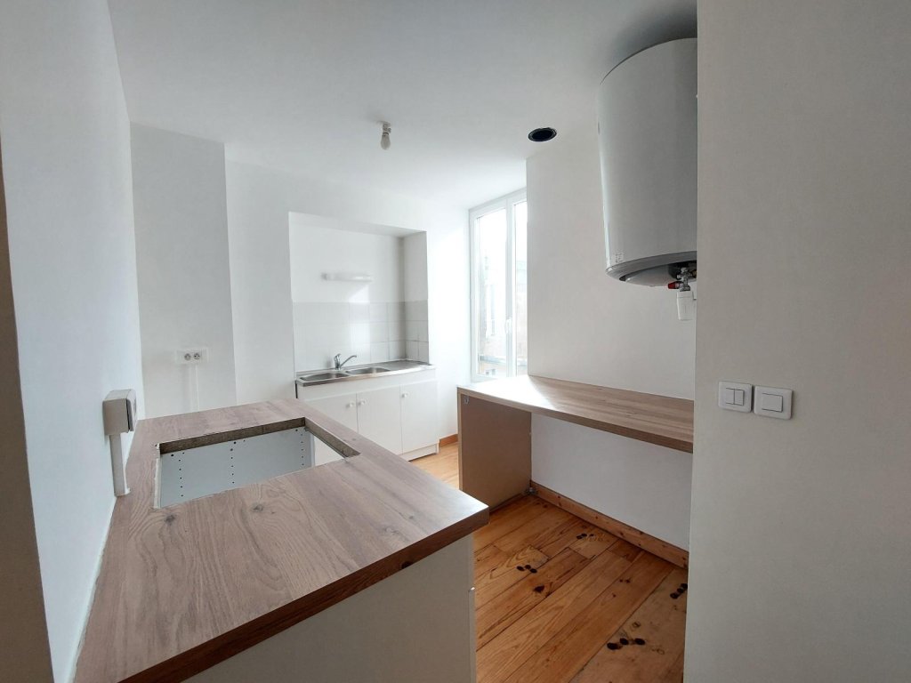 APPARTEMENT T2 A LOUER - ST ETIENNE - 65 m2 - 560 &euro; charges comprises par mois
