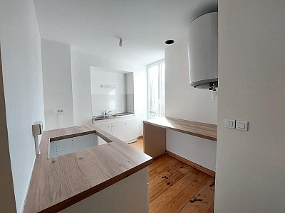 APPARTEMENT T2 A LOUER - ST ETIENNE - 65 m2 - 560 &euro; charges comprises par mois