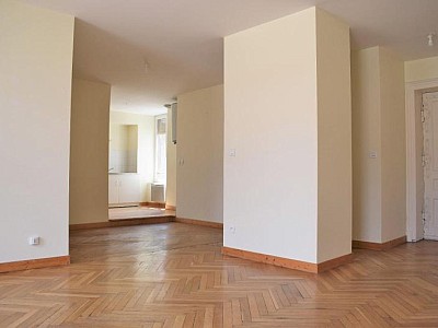 APPARTEMENT T2 A LOUER - ST ETIENNE - 65 m2 - 560 &euro; charges comprises par mois
