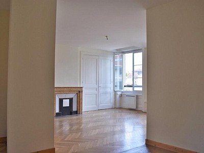 APPARTEMENT T2 A LOUER - ST ETIENNE - 65 m2 - 560 &euro; charges comprises par mois