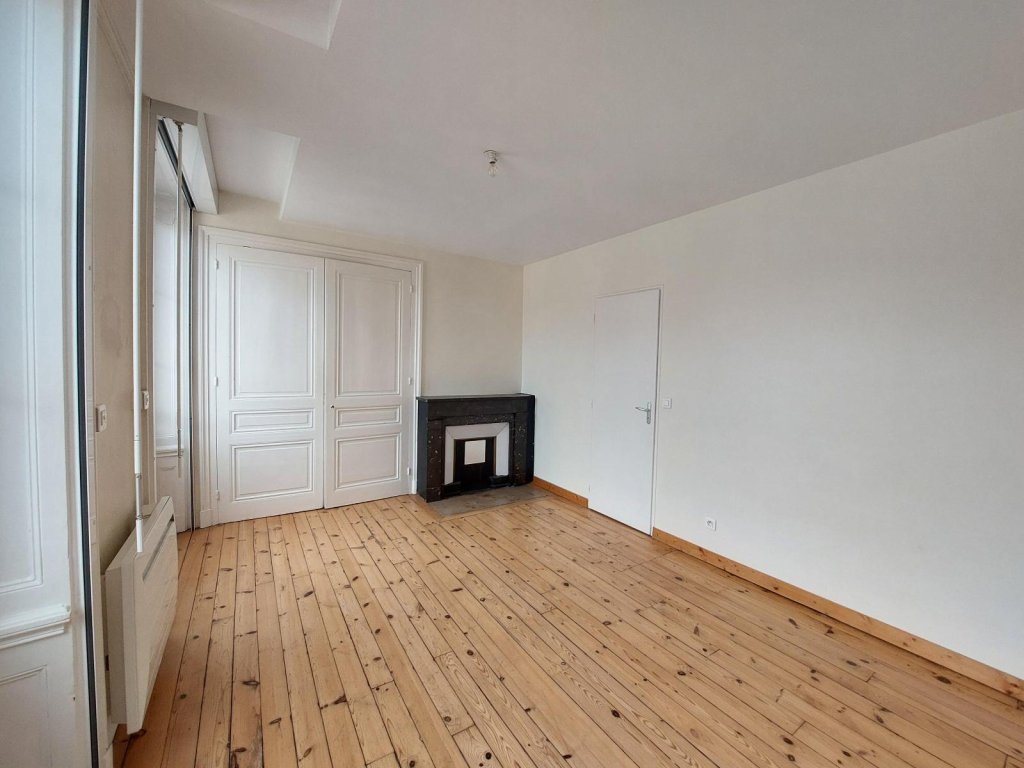 APPARTEMENT T2 A LOUER - ST ETIENNE - 65 m2 - 560 &euro; charges comprises par mois