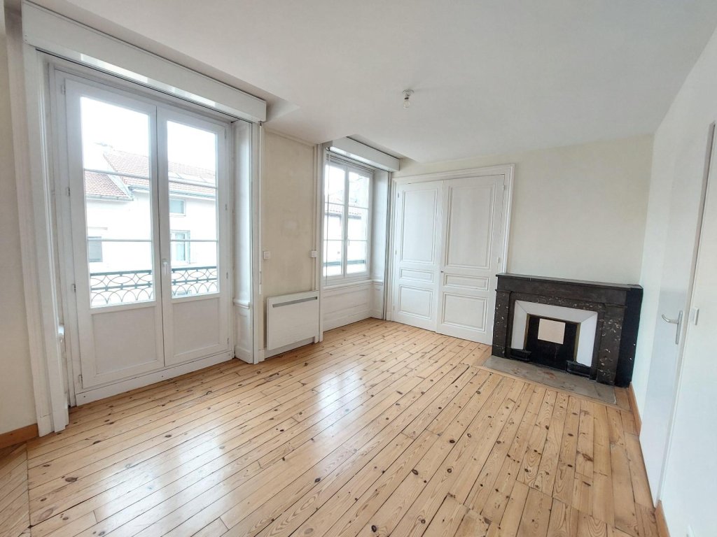 APPARTEMENT T2 A LOUER - ST ETIENNE - 65 m2 - 560 &euro; charges comprises par mois