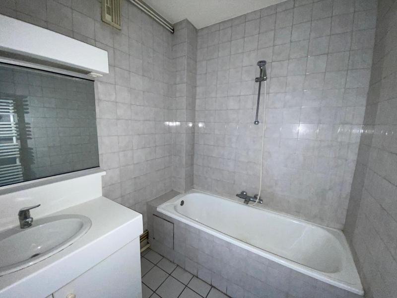 APPARTEMENT T2 A LOUER - ST ETIENNE - 45.96 m2 - 410 &euro; charges comprises par mois
