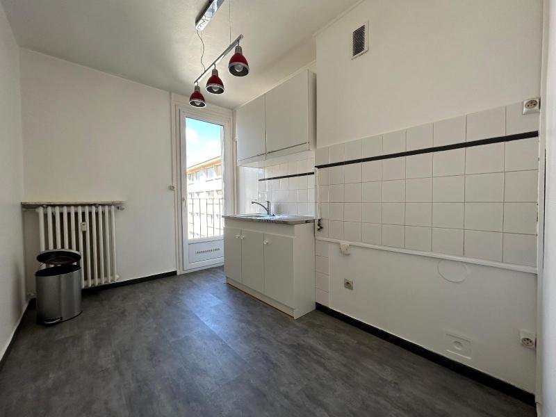 APPARTEMENT T2 A LOUER - ST ETIENNE - 43.3 m2 - 535 &euro; charges comprises par mois