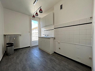 APPARTEMENT T2 A LOUER - ST ETIENNE - 43.3 m2 - 535 &euro; charges comprises par mois