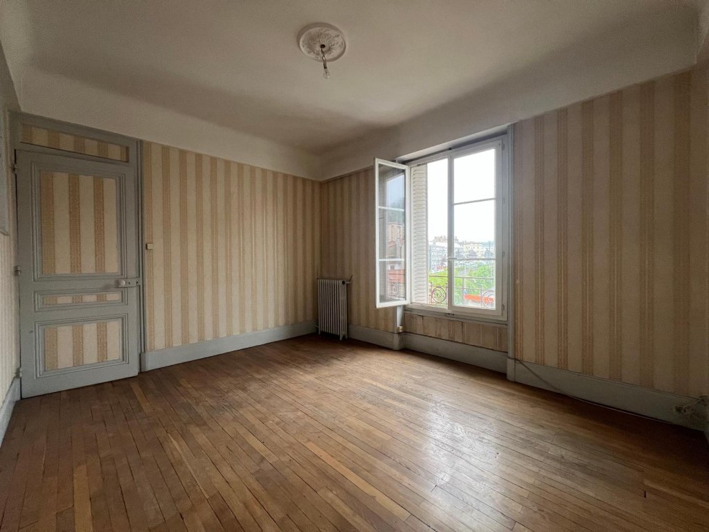 APPARTEMENT T2 A VENDRE - ST ETIENNE - 57 m2 - 45 000 &euro;